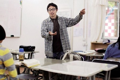 汶川地震丢下学生逃跑的范美忠